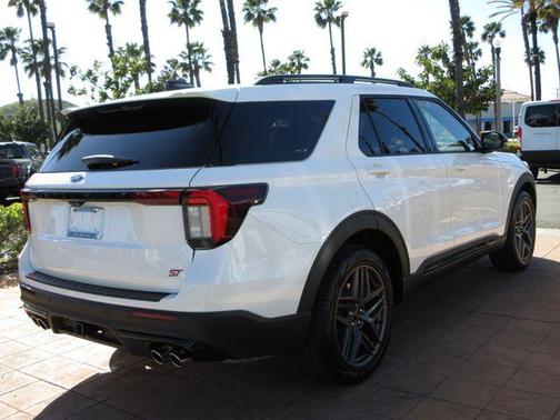 Star White Metallic Tri-Coat 2026 Ford Explorer ST