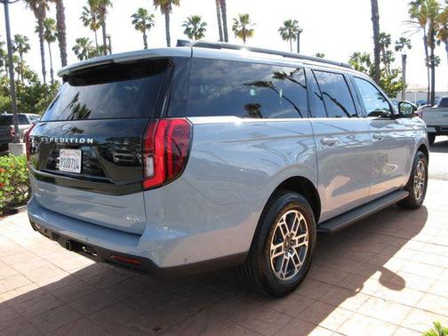 Gray Metallic 2025 Ford Expedition Max Active 4x2