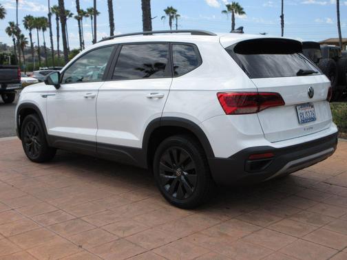 Pure White 2022 Volkswagen Taos 1.5T S