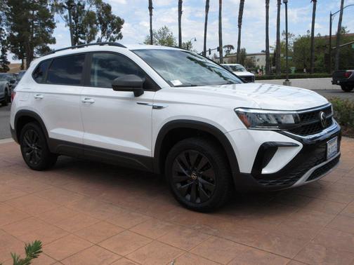 Pure White 2022 Volkswagen Taos 1.5T S