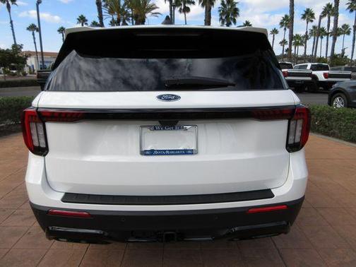 Star White Metallic Tri-Coat 2026 Ford Explorer ST-Line