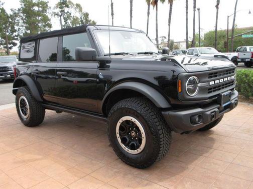 Shadow Black 2022 Ford Bronco Black Diamond