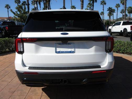 Star White Metallic Tri-Coat 2026 Ford Explorer ST-Line