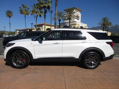 Star White Metallic Tri-Coat 2026 Ford Explorer ST-Line