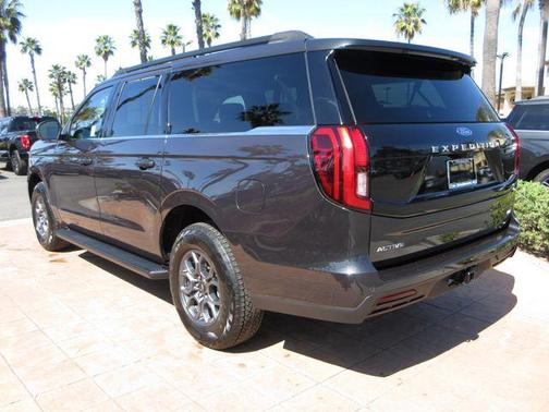 Dark Matter Gray Metallic 2025 Ford Expedition Max Active 4x2