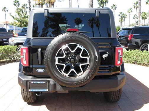 Shadow Black 2026 Ford Bronco Outer Banks