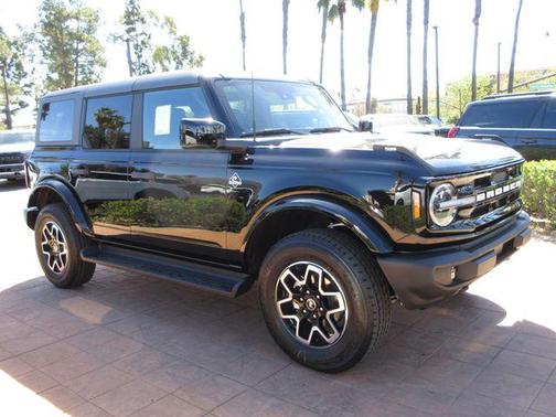 Shadow Black 2026 Ford Bronco Outer Banks
