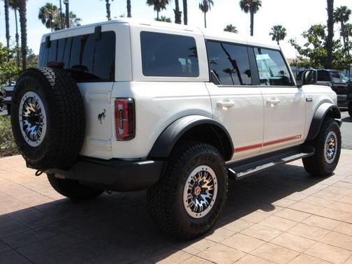 Wimbledon White 2026 Ford Bronco Outer Banks