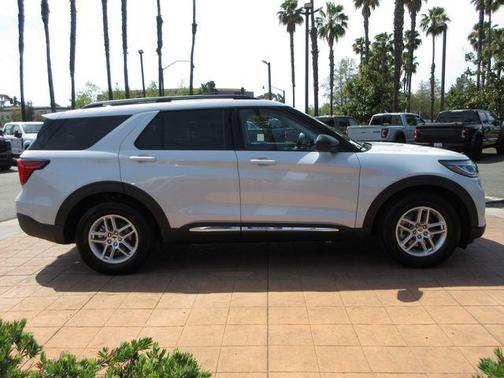 Space White Metallic 2025 Ford Explorer Active