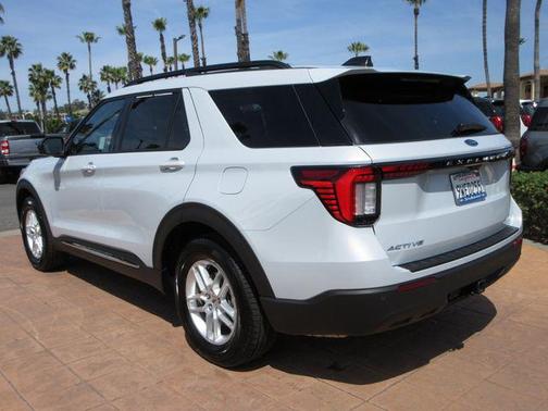 Space White Metallic 2025 Ford Explorer Active