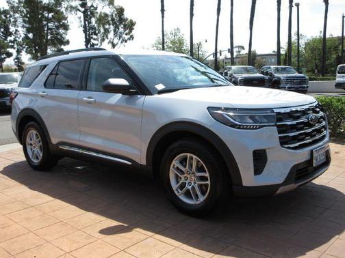 Space White Metallic 2025 Ford Explorer Active