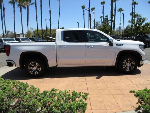 Summit White 2025 GMC Sierra 1500 SLT
