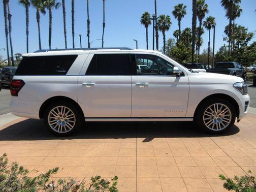 Star White Metallic Tri-Coat 2022 Ford Expedition Max Platinum