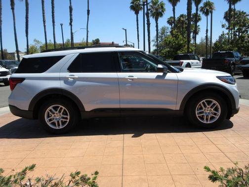 Space White Metallic 2026 Ford Explorer Active