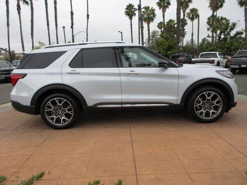 Space White Metallic 2025 Ford Explorer Platinum