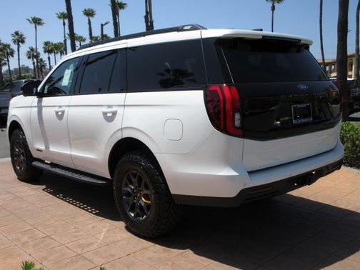 Star White Metallic Tri-Coat 2026 Ford Expedition Tremor