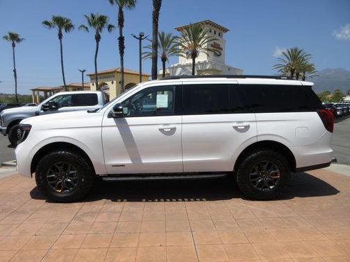 Star White Metallic Tri-Coat 2026 Ford Expedition Tremor