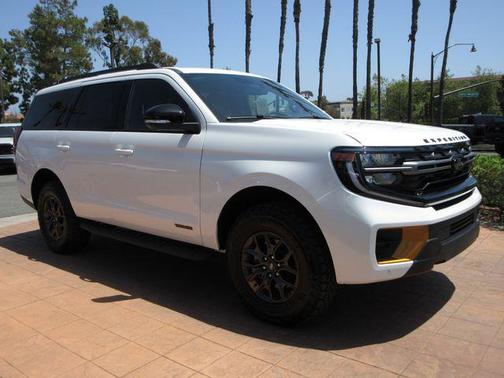 Star White Metallic Tri-Coat 2026 Ford Expedition Tremor
