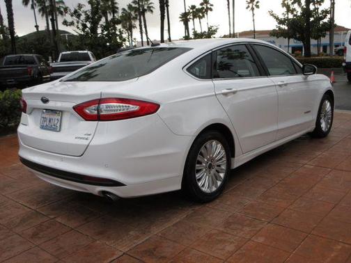 2016 Ford Fusion Hybrid SE