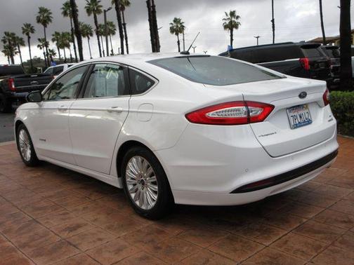 2016 Ford Fusion Hybrid SE