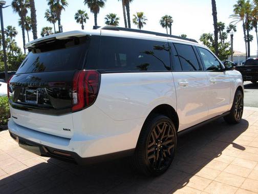 Star White Metallic Tri-Coat 2026 Ford Expedition Max Platinum