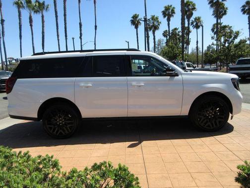 Star White Metallic Tri-Coat 2026 Ford Expedition Max Platinum