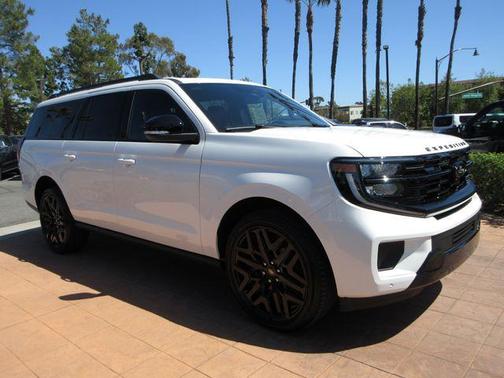 Star White Metallic Tri-Coat 2026 Ford Expedition Max Platinum
