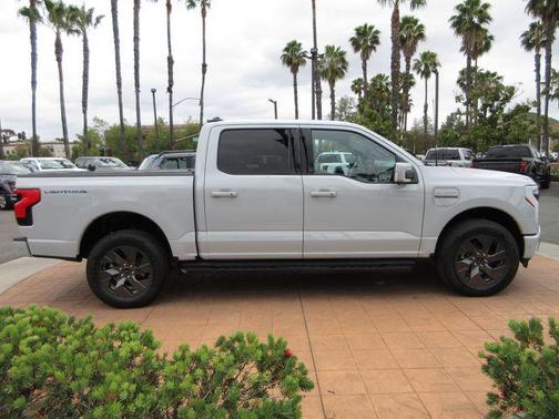 Avalanche 2023 Ford F-150 Lightning LARIAT