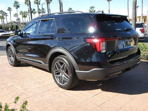 Agate Black Metallic 2026 Ford Explorer ST-Line