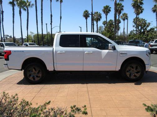 Oxford White 2023 Ford F-150 Lightning LARIAT
