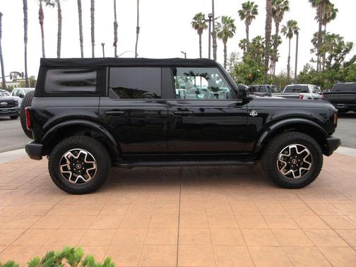 Shadow Black 2022 Ford Bronco Outer Banks