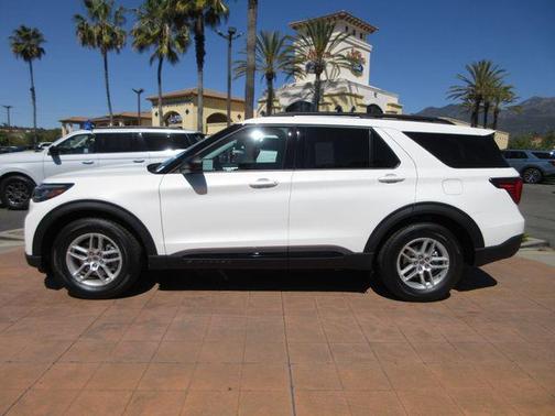 Star White Metallic Tri-Coat 2026 Ford Explorer Active