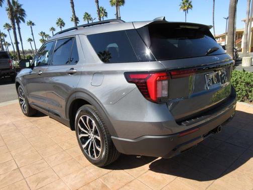 Carbonized Gray Metallic 2026 Ford Explorer ST-Line