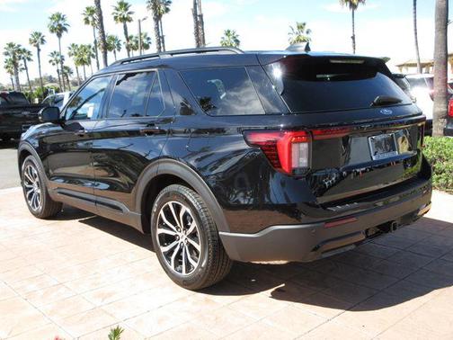 Agate Black Metallic 2026 Ford Explorer ST-Line