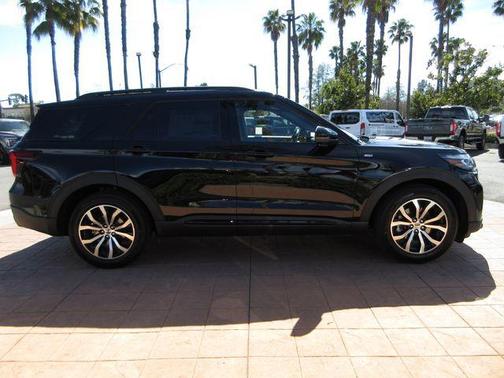 Agate Black Metallic 2026 Ford Explorer ST-Line