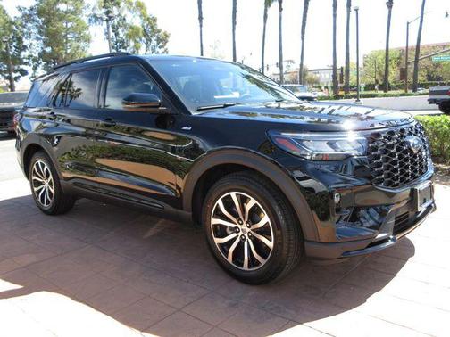 Agate Black Metallic 2026 Ford Explorer ST-Line