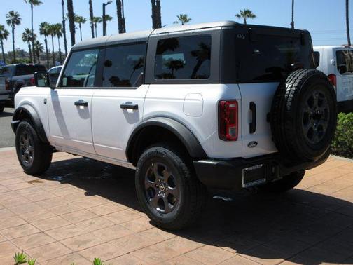 Oxford White 2026 Ford Bronco Big Bend