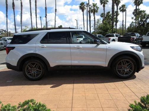 Space White Metallic 2026 Ford Explorer ST-Line