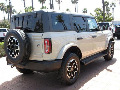 Desert Sand 2026 Ford Bronco Outer Banks