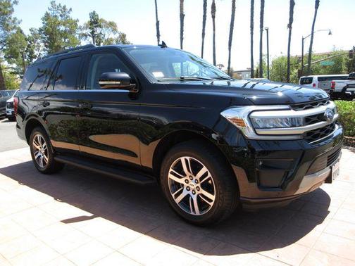 Agate Black Metallic 2024 Ford Expedition XLT