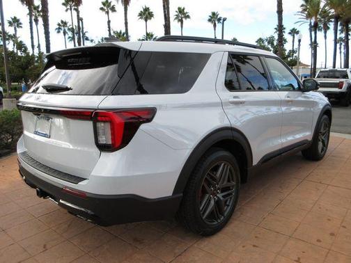 Space White Metallic 2026 Ford Explorer ST-Line