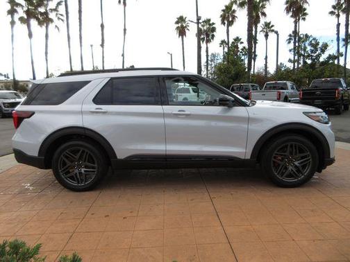 Space White Metallic 2026 Ford Explorer ST-Line