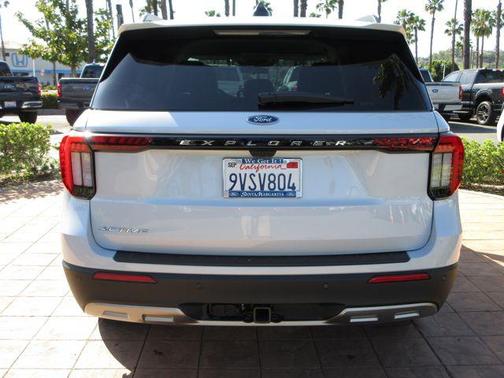 Space White Metallic 2025 Ford Explorer Active