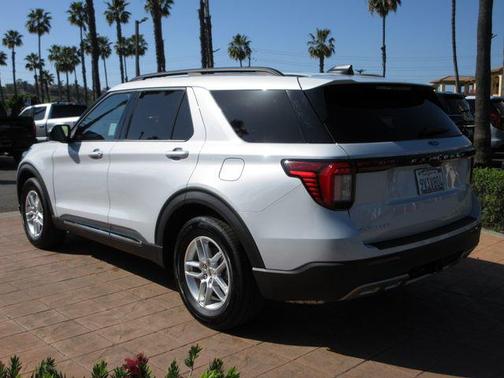 Space White Metallic 2025 Ford Explorer Active