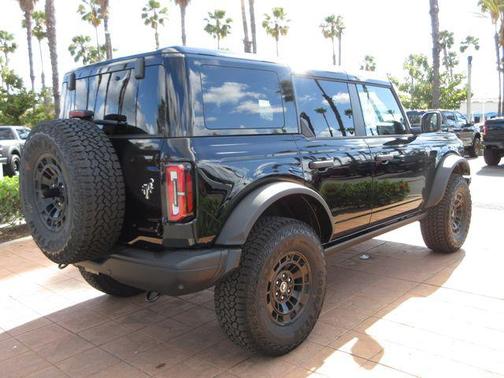 Shadow Black 2026 Ford Bronco Badlands