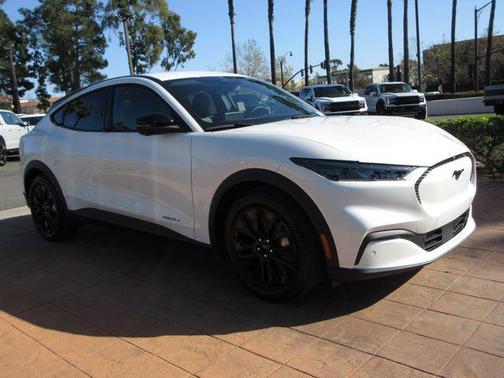 Star White Metallic Tri-Coat 2026 Ford Mustang Mach-E Select