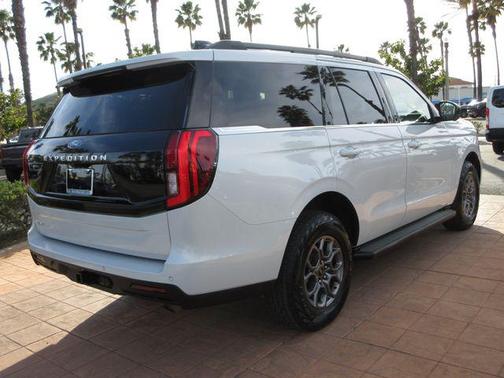 Space Silver Metallic 2025 Ford Expedition Active