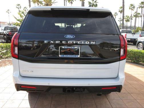 Space Silver Metallic 2025 Ford Expedition Active