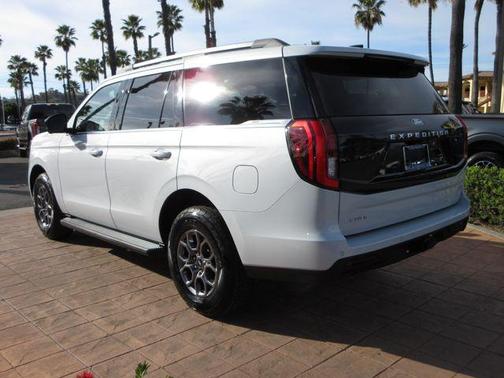 Space Silver Metallic 2025 Ford Expedition Active