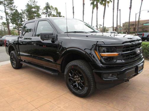 Agate Black Metallic 2026 Ford F-150 XLT